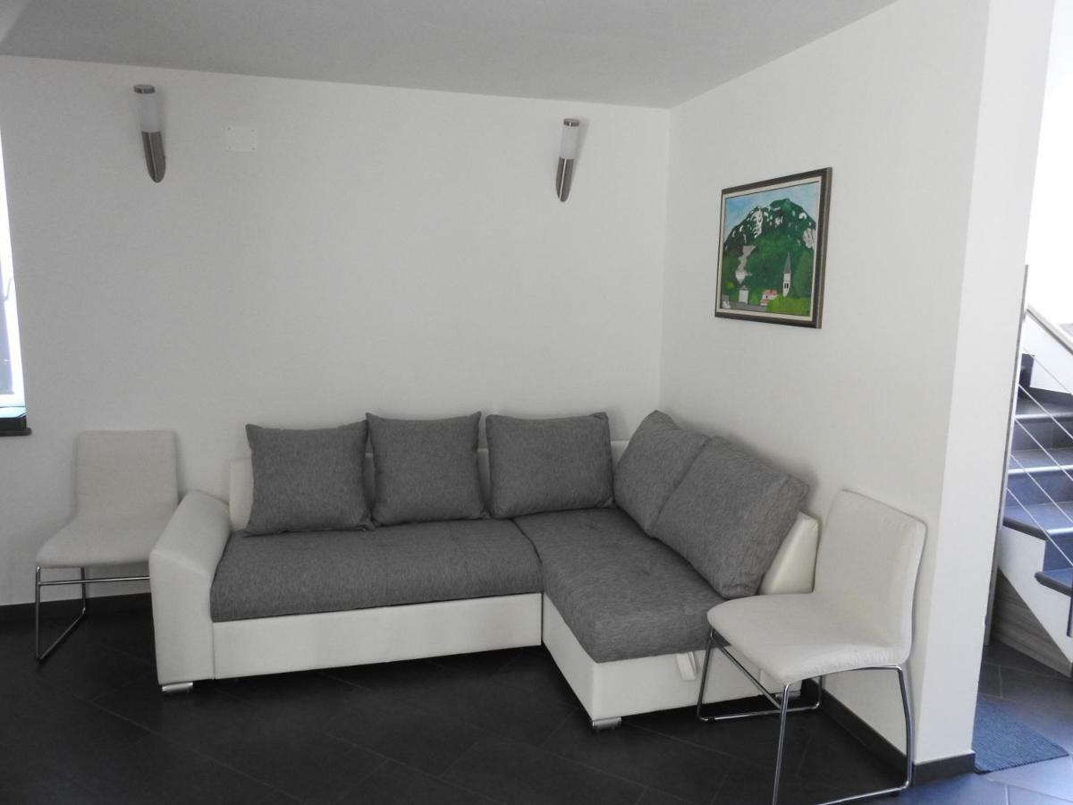 Pocitniska Hisa Guest House Dobravlje Exterior photo